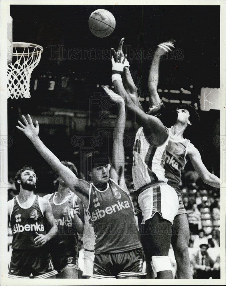 1983 Press Photo Darryl Rice scores for University of Illinois Circle - Historic Images