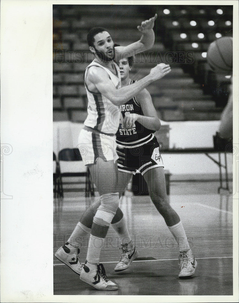 1983 Press Photo UIC vs Chadron State at basketball - Historic Images