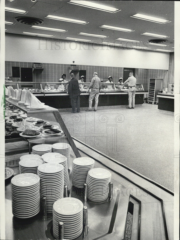 1966 Press Photo The cafeteria at Circle Campus in Chicago - Historic Images