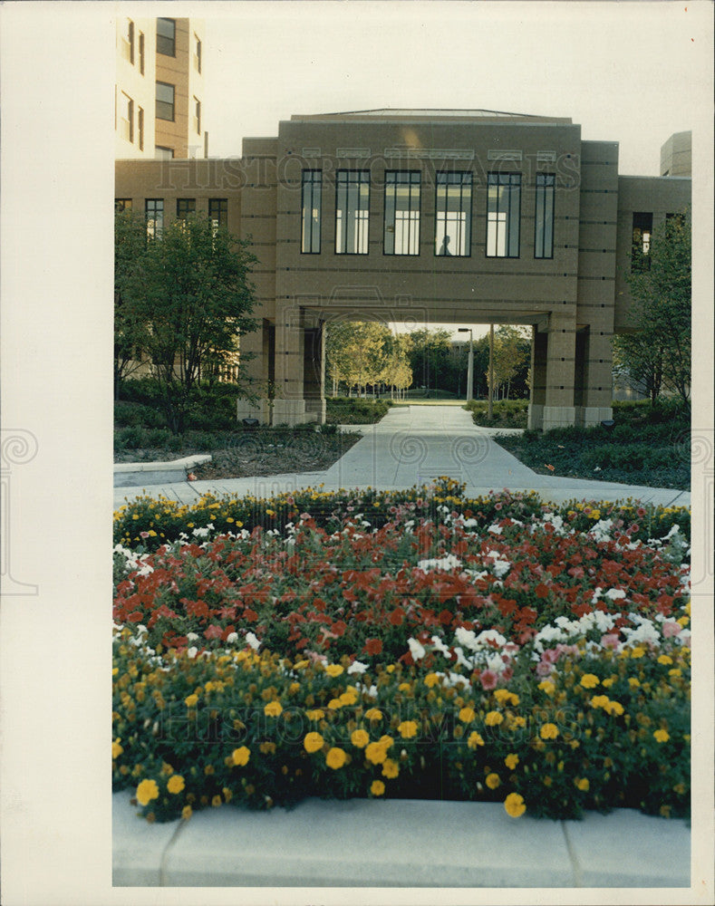 1988 Press Photo Entrance of the University of Illinois at Chicago campus - Historic Images