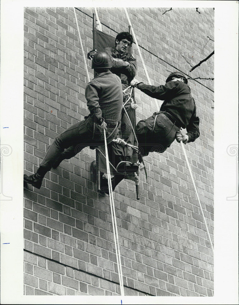 1977 Press Photo Donald Lavin at University of Illinois Chicago Circle - Historic Images