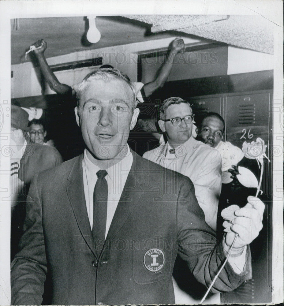 1962 Press Photo Pete Elliott Illinois Coach Headed to Rose Bowl - Historic Images