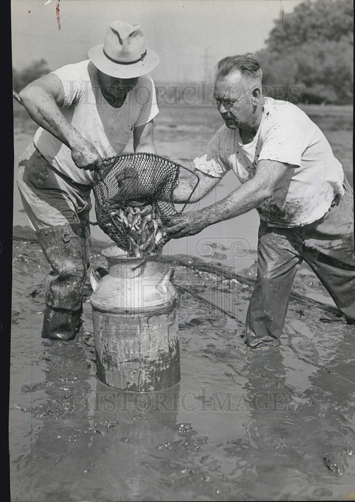 1946 Press Photo Fishing in the marsh - Historic Images