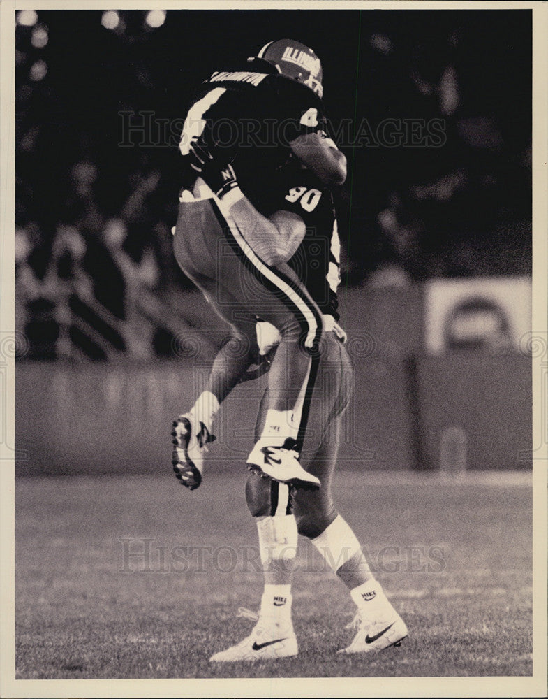 1994 Press Photo Illinois Football Field Goal Congratulations - Historic Images