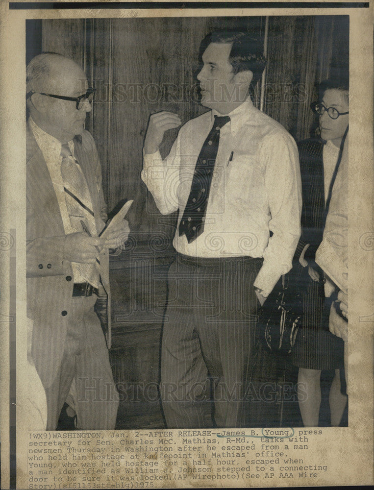 1975 Press Photo James Young Press Secretary Senator Charles Mathias - Historic Images