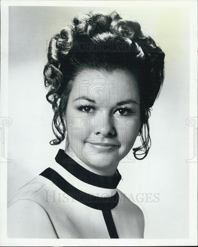 1971 Press Photo Drusilla Young, Director of Communication for F.E. Compton Co. - Historic Images