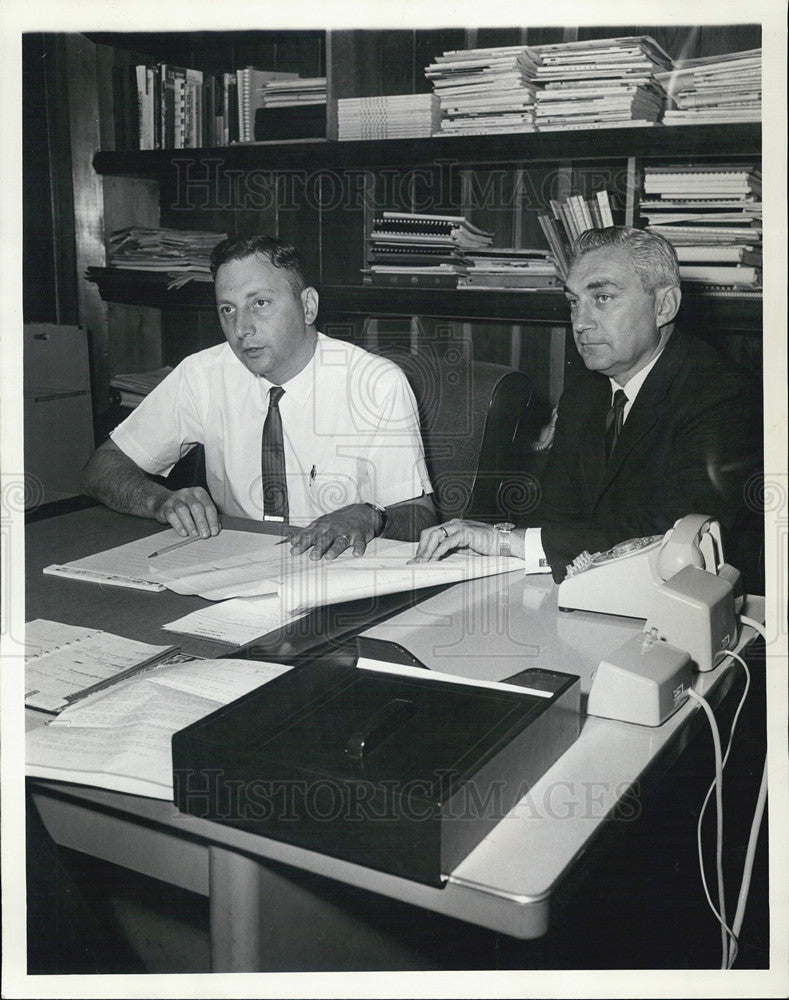 1965 Press Photo Builder Al Miller Sales Director Herman Soifer - Historic Images