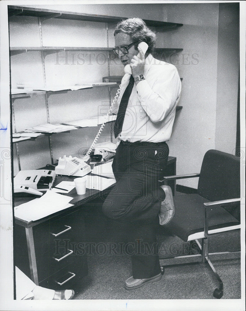 1976 Press Photo Derek Miler Director Adolescent Institute Psychiatry - Historic Images