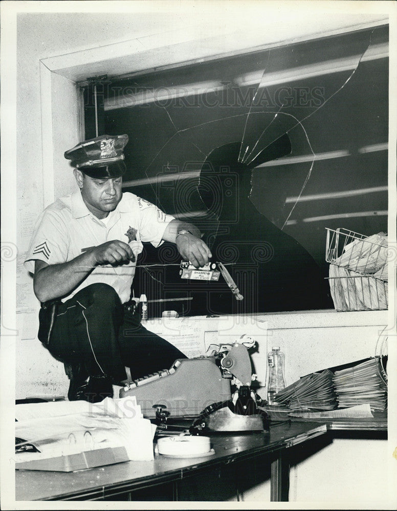 1966 Press Photo Sergeant Don Miller Austin Police Burglary - Historic Images