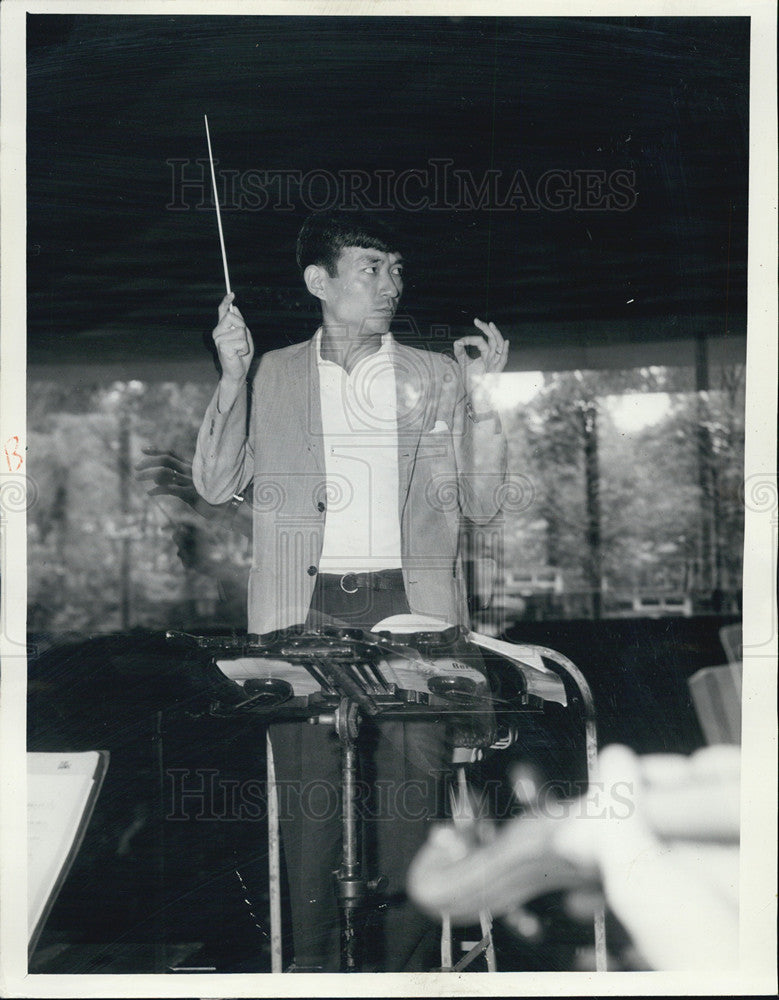 1964 Press Photo Conductor Seiji Ozawa - Historic Images