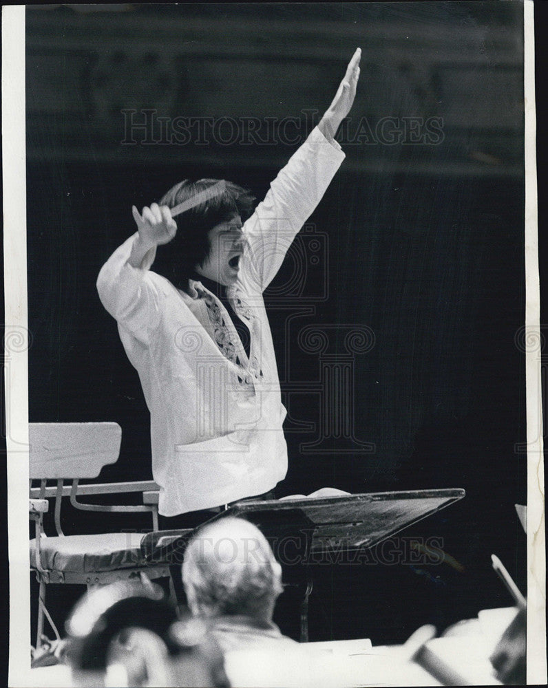 1973 Press Photo Seiji Ozawa Conductor - Historic Images