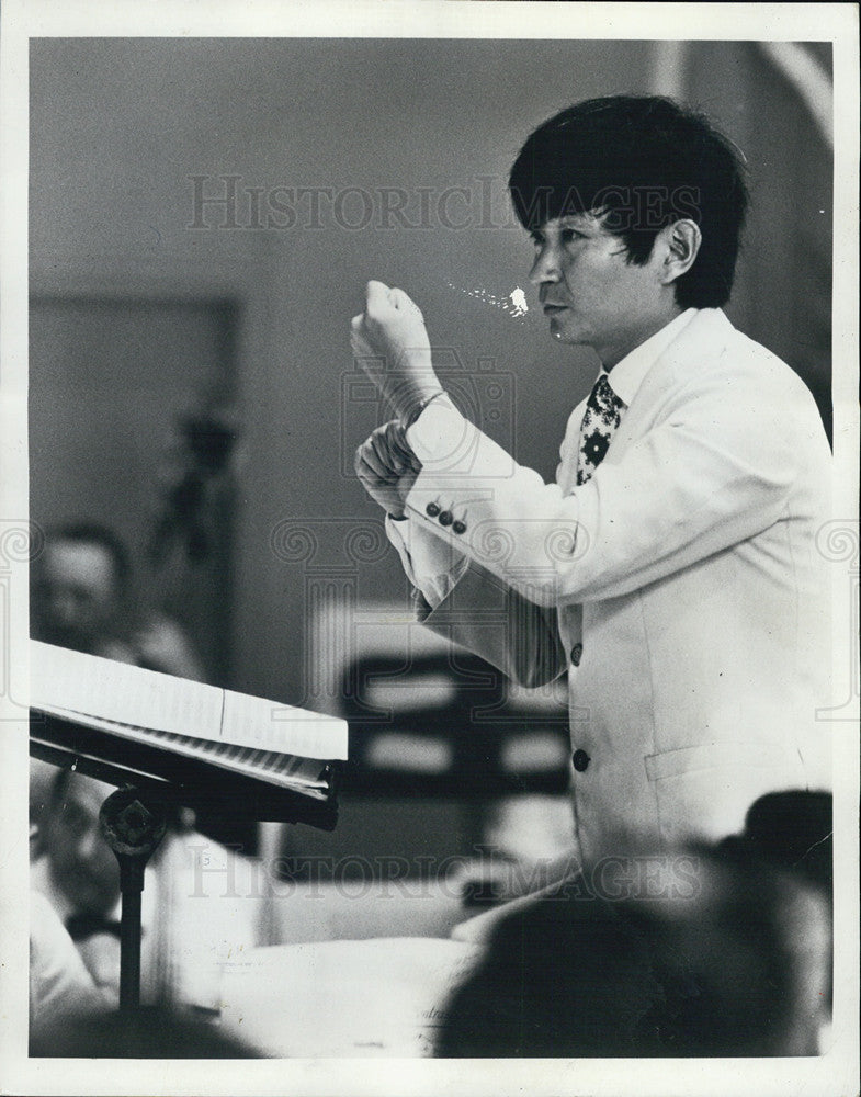 1968 Press Photo Seiji Ozawa Orchestra Conductor - Historic Images