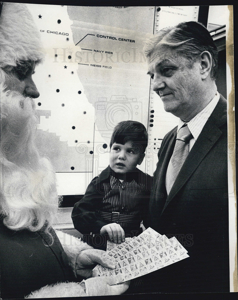 1971 Press Photo H. Wallace Santa Clause Department OF Environmental Control - Historic Images