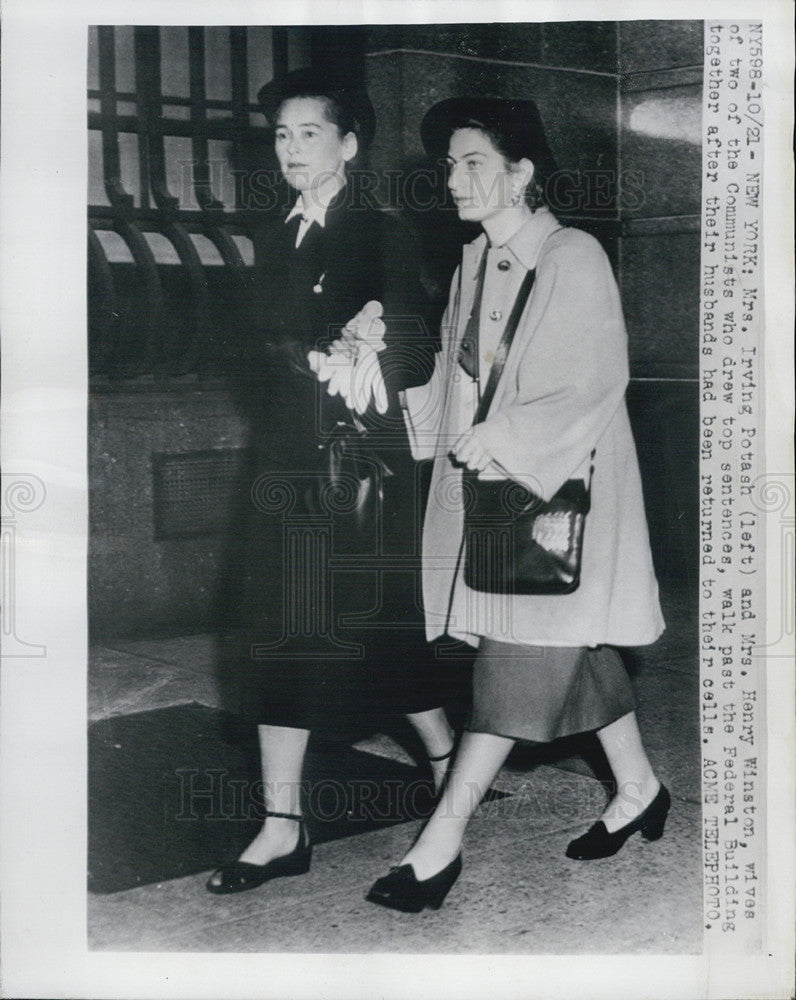 1949 Press Photo Mrs Irving Potash and Mrs Henry Winston, wives of communists - Historic Images