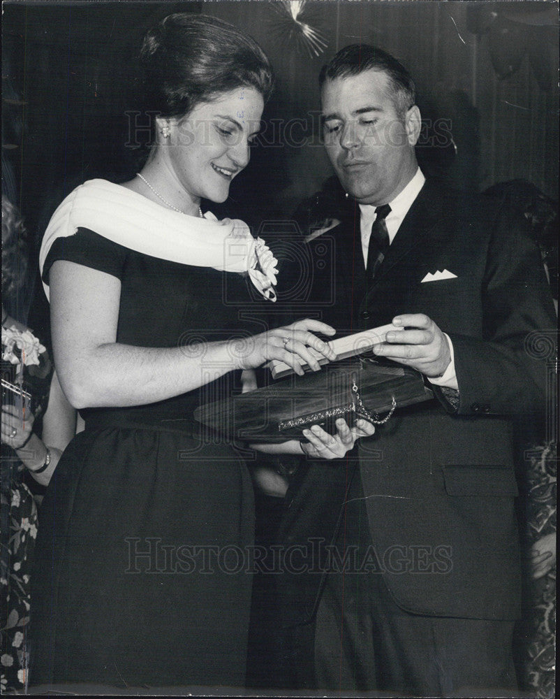 1966 Press Photo Linda Porter Almoner Award Mark Cronin Madonna Center Chairman - Historic Images