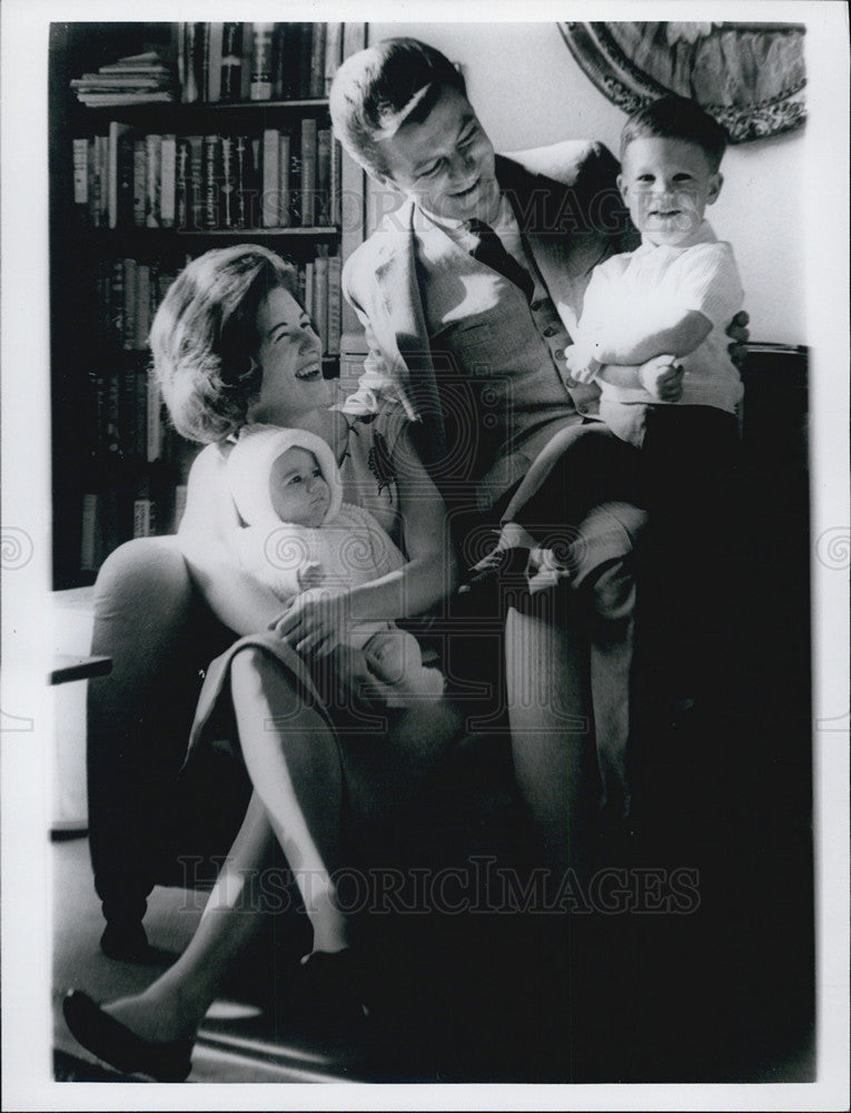 1964 Press Photo Gamble Benedict Porumbeanu with family - Historic Images