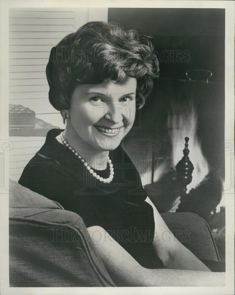 1969 Press Photo Elizabeth Post Etiquette Columnist - Historic Images