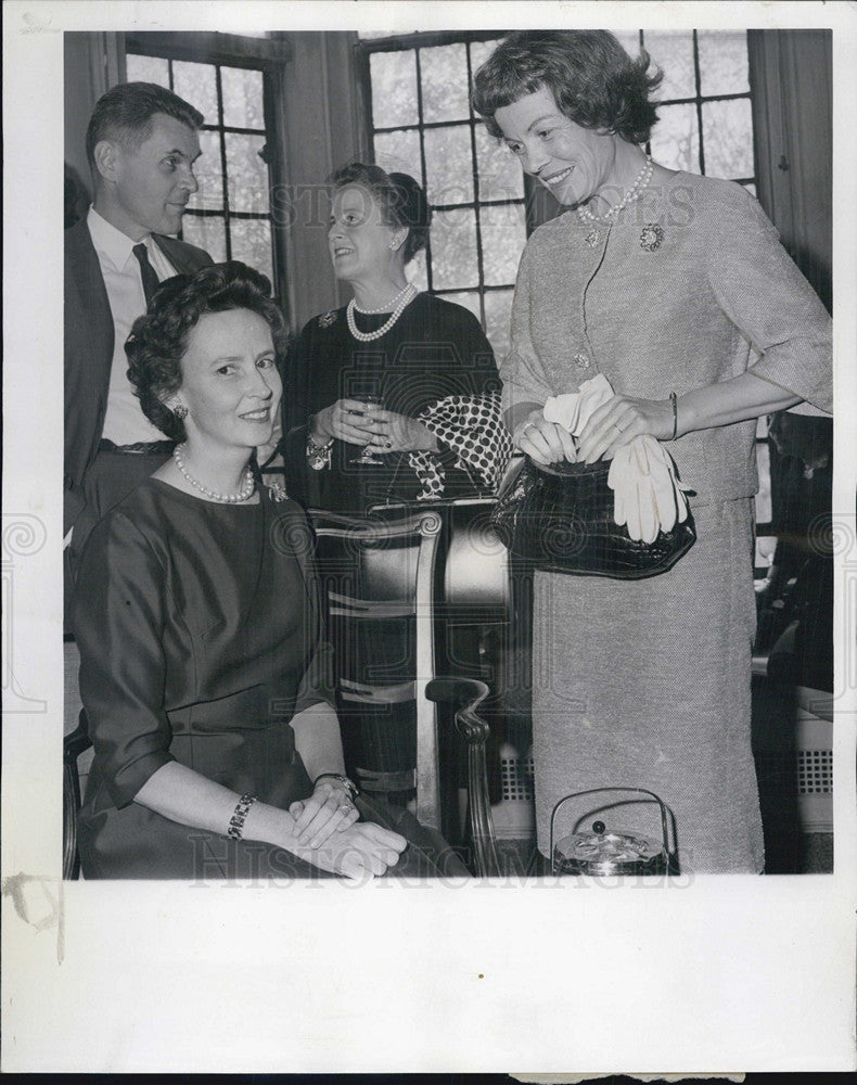 1961 Press Photo Mrs GB Young,Mrs J Williamson,Wm H MCNeill,Mrs BE Bensinger - Historic Images