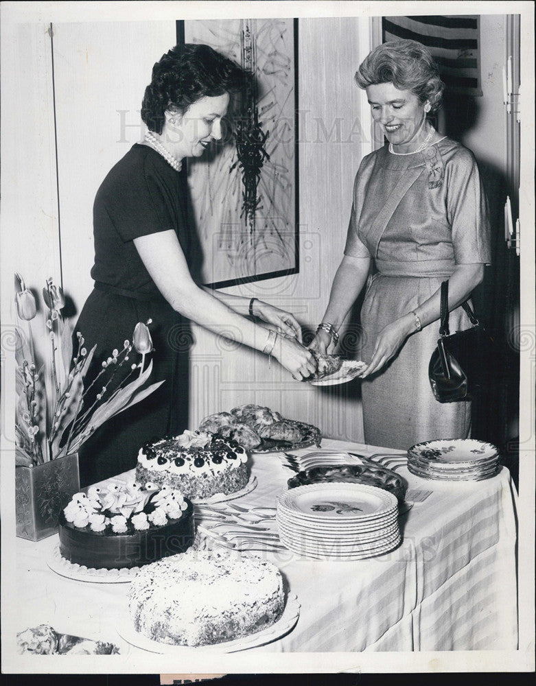 1961 Press Photo Mrs Geo. B Young &amp; Mrs AL Rowe - Historic Images