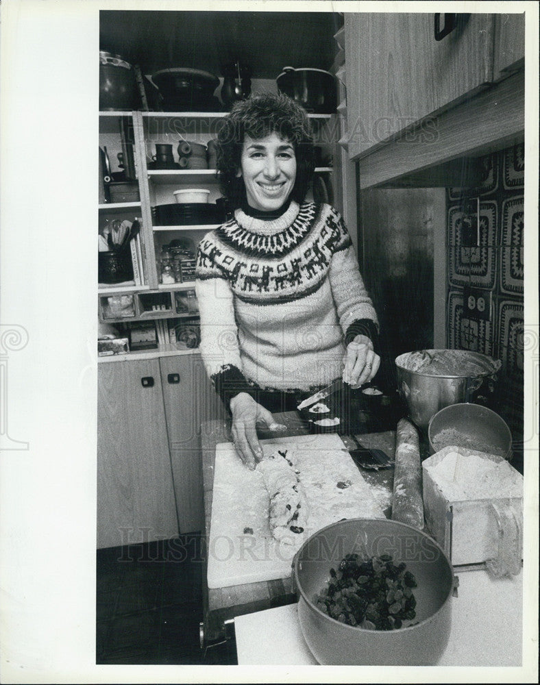 1983 Press Photo Susan Zemelman prepares cookies - Historic Images