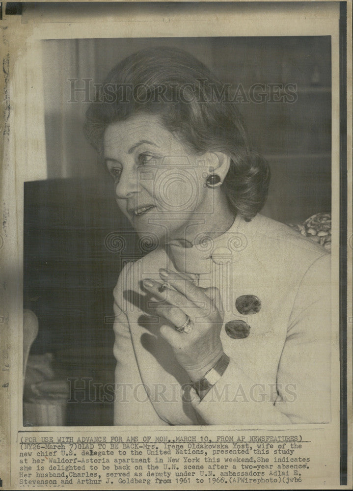 1969 Press Photo Irene Oldakowska Yost Charles Wife Apartment New York - Historic Images