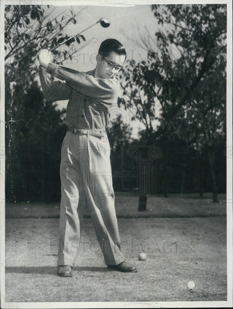 1960 Press Photo Prince Yoshi of Japan golfing - Historic Images