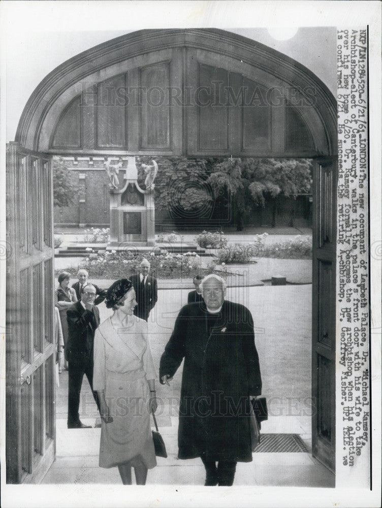 1961 Press Photo Dr Michael Ramsey,Archbishop of Canterbury and wife - Historic Images