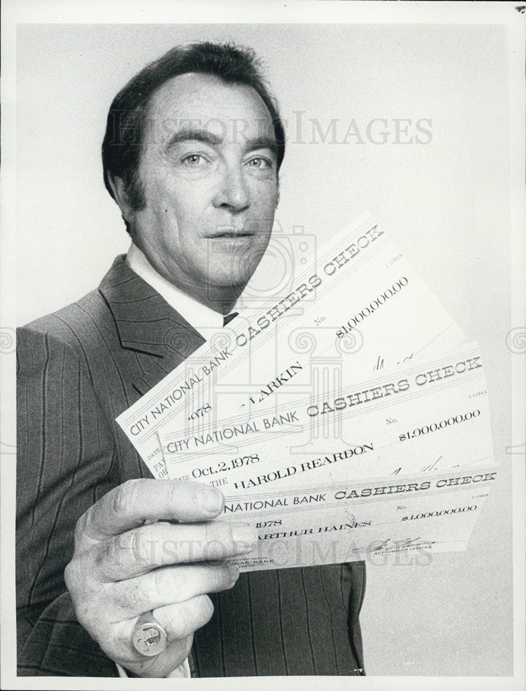 1981 Press Photo Robert Quarry in The Millionaire - Historic Images
