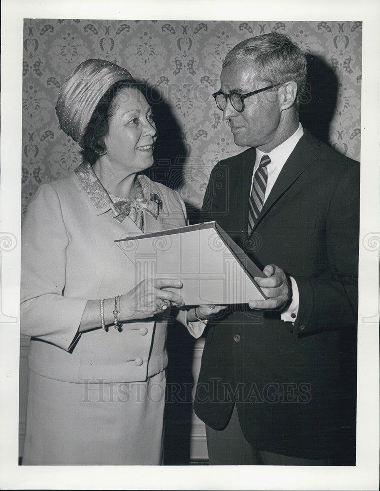 1966 Press Photo Producer robert Radnitz - Historic Images