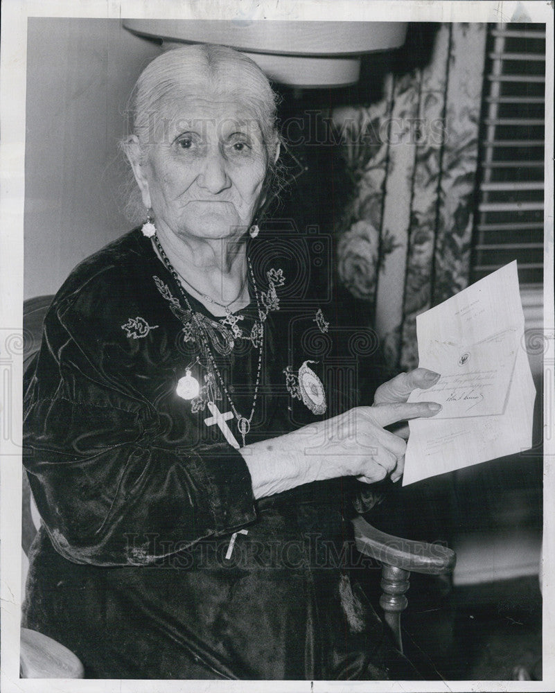 1962 Press Photo Mrs Roberta Ramirez celebrating 105th birthday - Historic Images