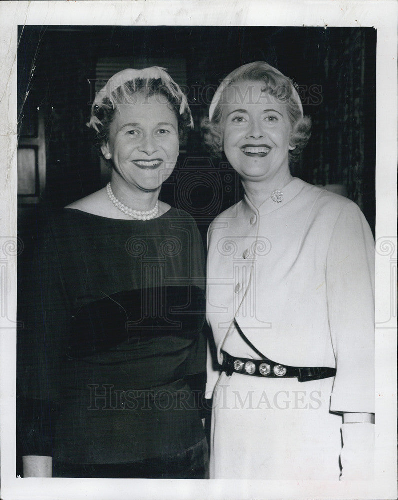 1956 Press Photo Mrs Kenneth Moore &amp; Mrs Joseph ChrisHansen - Historic Images