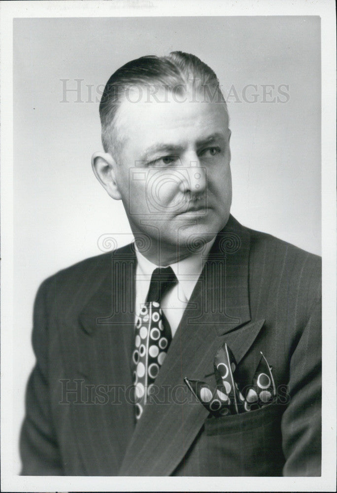 1952 Press Photo Chester Moore Director Central National Bank - Historic Images