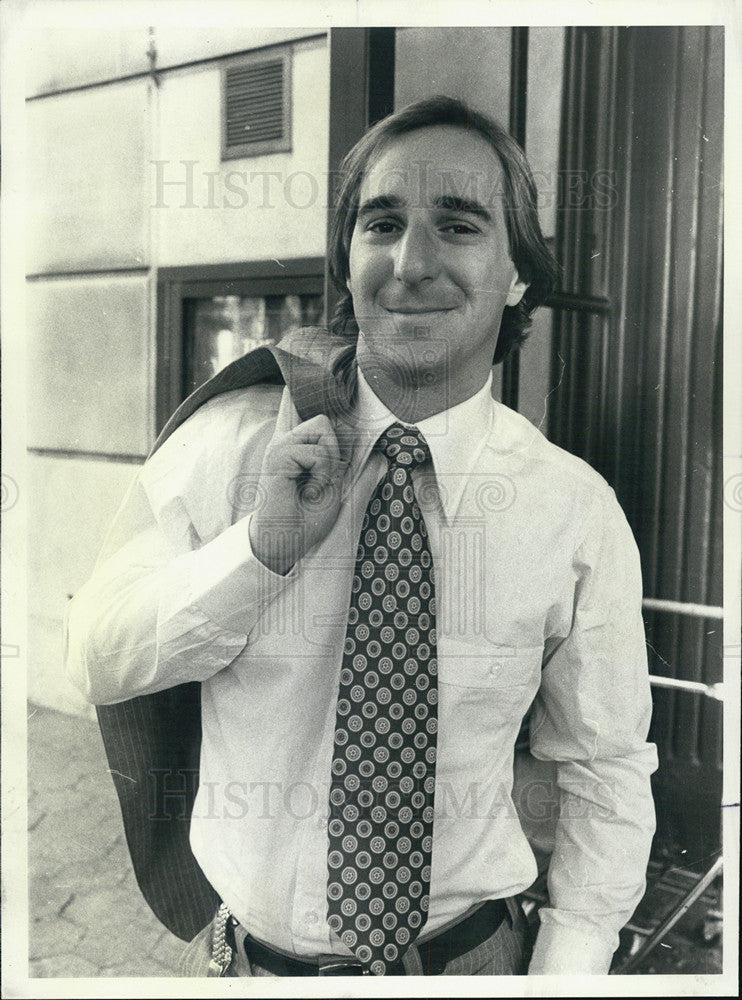 1977 Press Photo Author Peter Tauber, who wrote The Last Best Hope - Historic Images