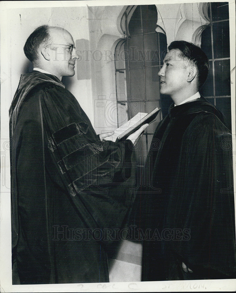 1944 Press Photo Reverend Jitsuo Morikawa Eric Titus Ordination First Baptist - Historic Images