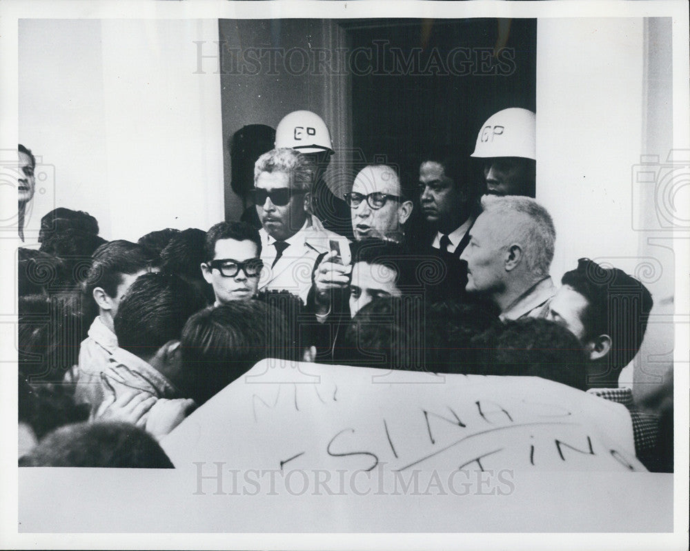 1962 Press Photo President Francisco Orlich greets delegation from youth group - Historic Images