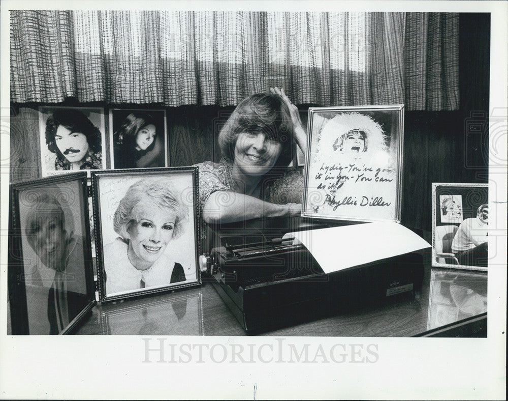 1982 Press Photo Lydia Olson and stars she writes  comedy for - Historic Images