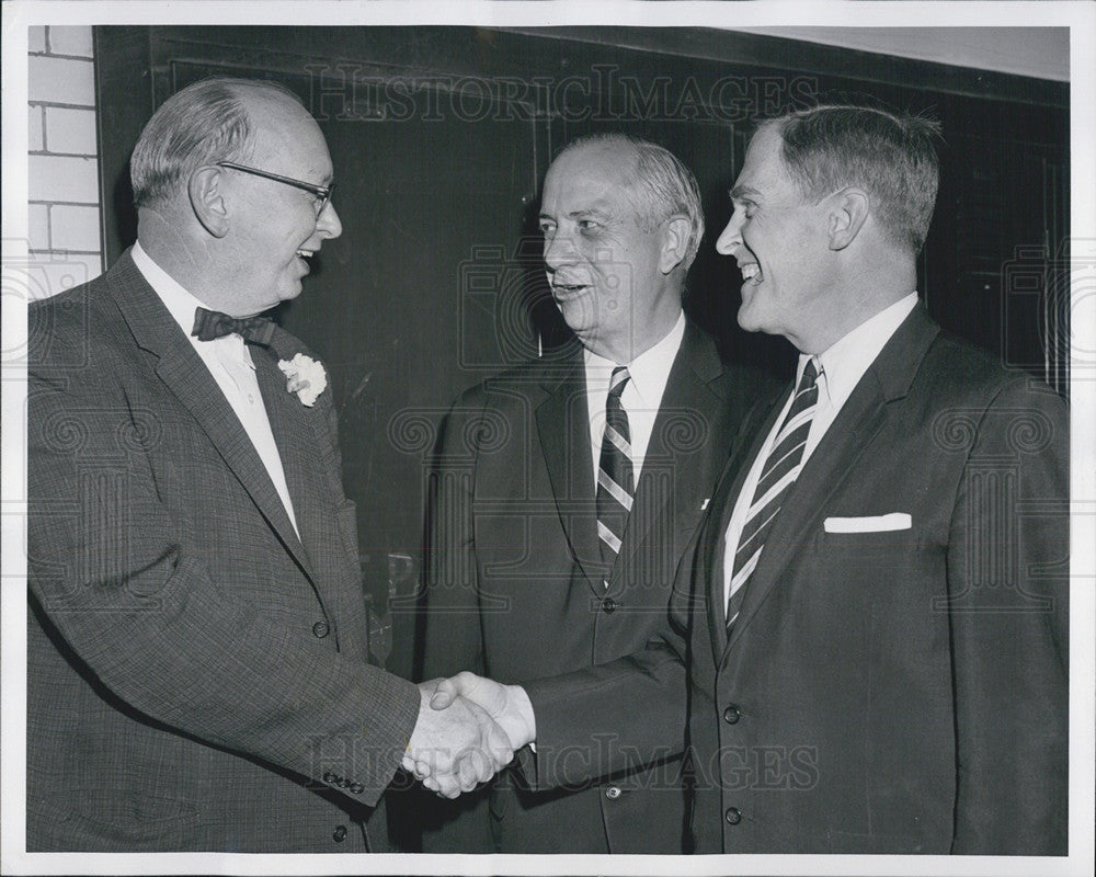 1958 Press Photo Arthur P. O&#39;Mara Principal Of Lane Tech High School At Ceremony - Historic Images