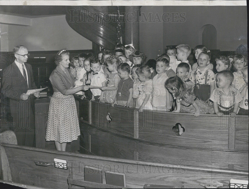 1956 Press Photo L.E. Olson Pastor Florence Second Baptist Church - Historic Images