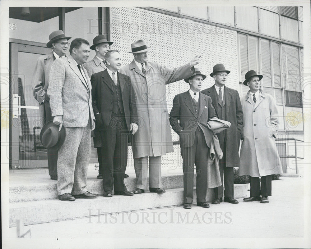 1954 Press Photo HHFA Official Visit Lake Meadows Housing Project In Chicago - Historic Images