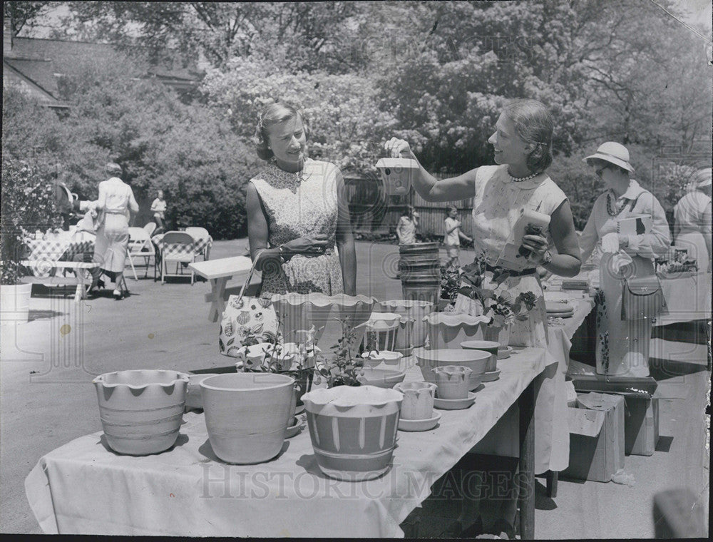 1958 Press Photo Mrs. Laurence W. Morgan And Mrs. John Q. Adams Jr, Garden Club - Historic Images