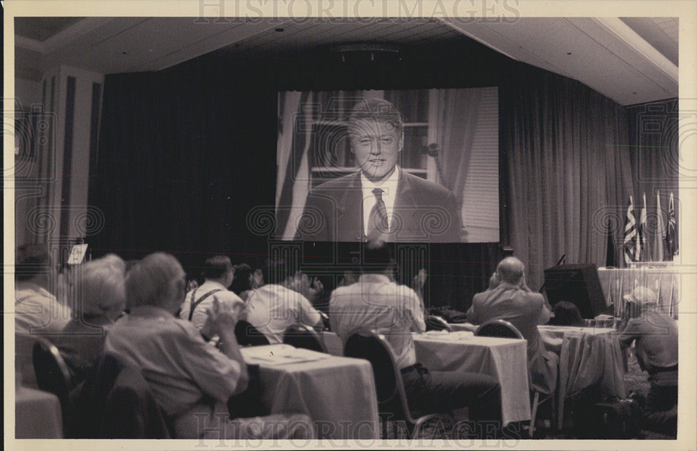 1994 Press Photo President Clinton Speaks To B&#39;nai B&#39;rith Meeting In Chicago - Historic Images