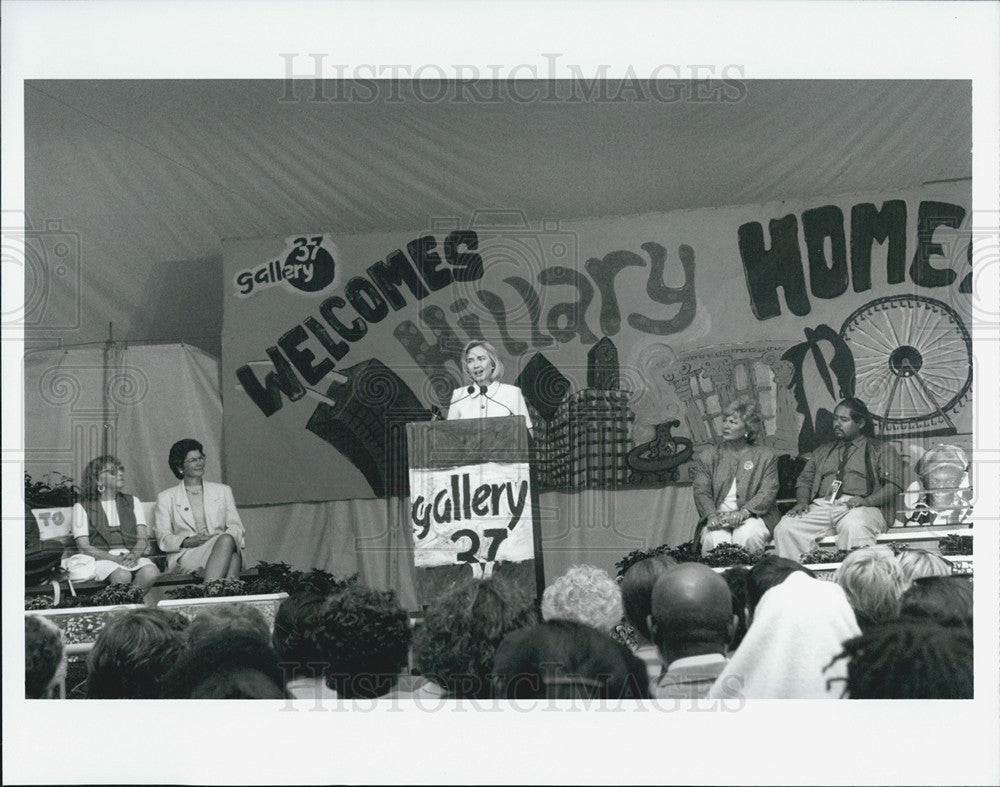 Press Photo Hillary Rodham Clinton Addresses Apprentice Artists Of Gallery 37 - Historic Images