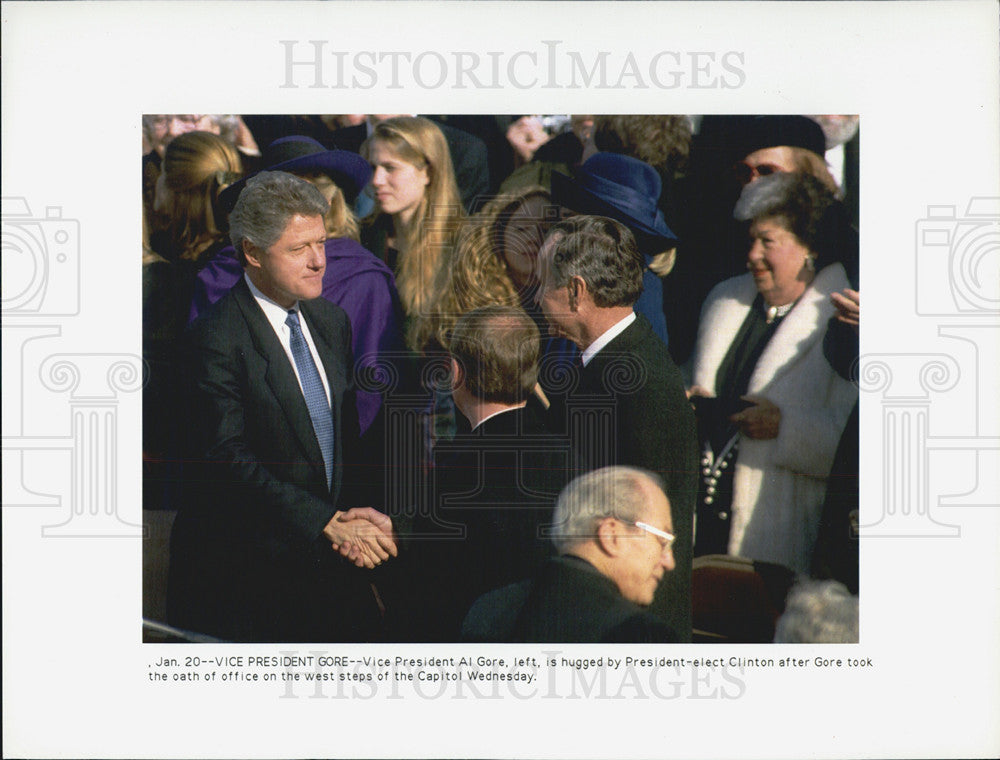 1993 Press Photo Vice President Al Gore hugged President elect Bill Clinton - Historic Images