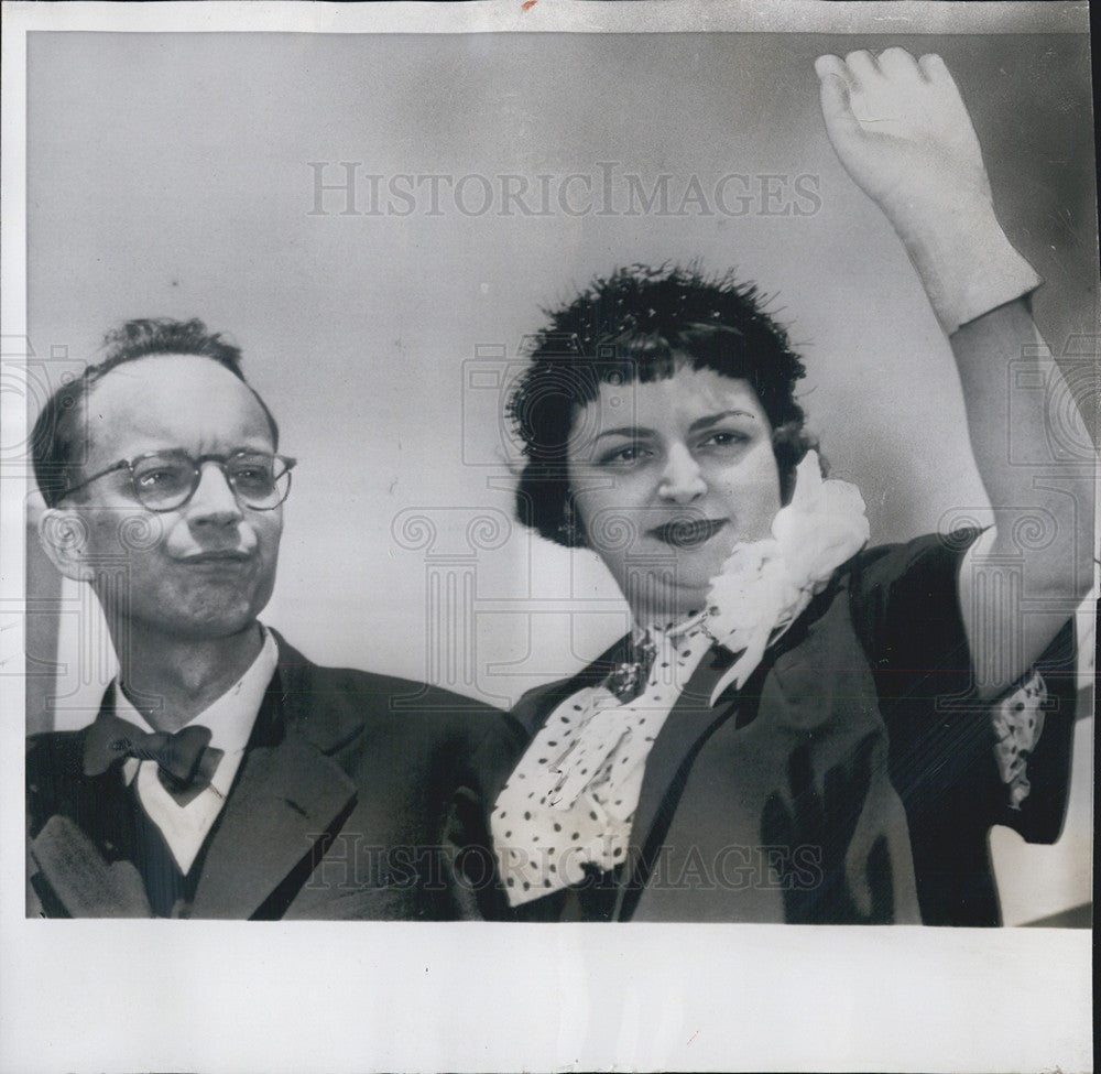 1952 Press Photo Mr. Mrs. William Oatis Newsman - Historic Images