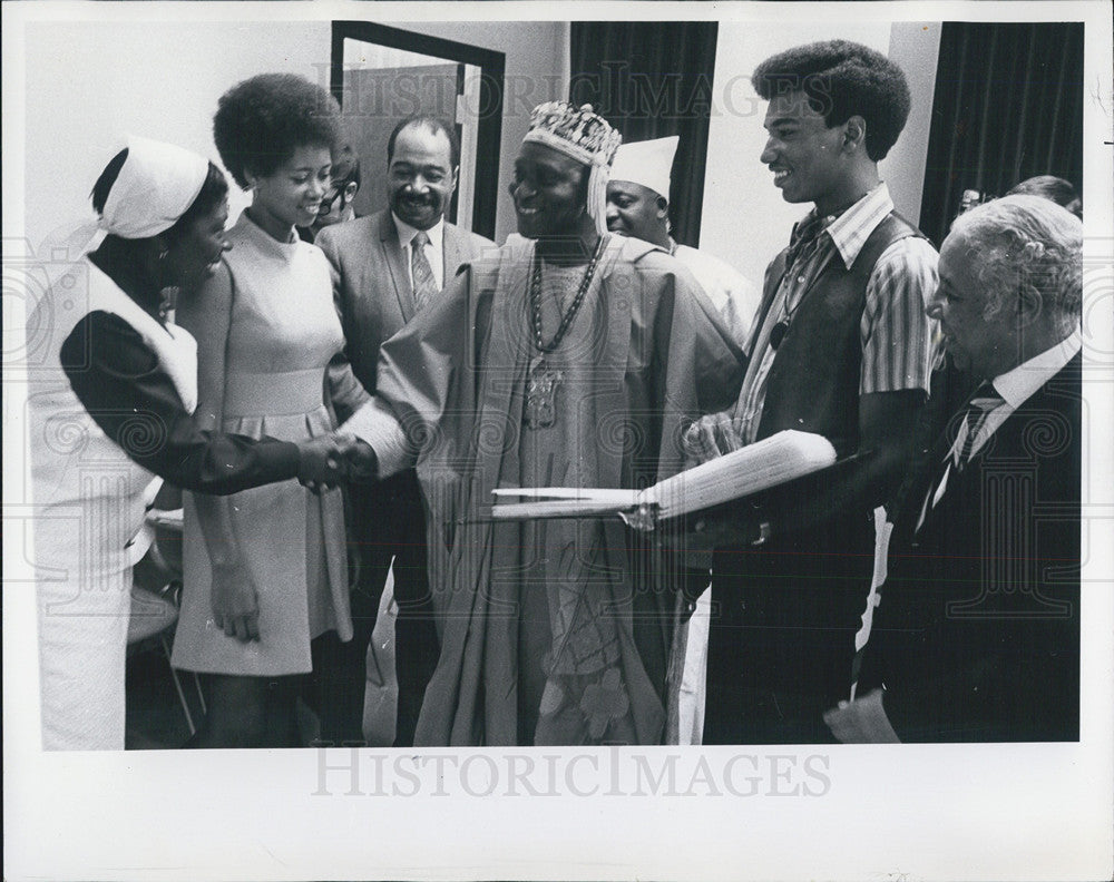 1970 Press Photo His Higness Oba Oyekan Lagos International Visitor Program - Historic Images