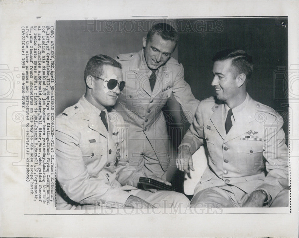 1958 Press Photo First Lt. James Obenauf Distinguished Flying Cross Lt. McDonald - Historic Images