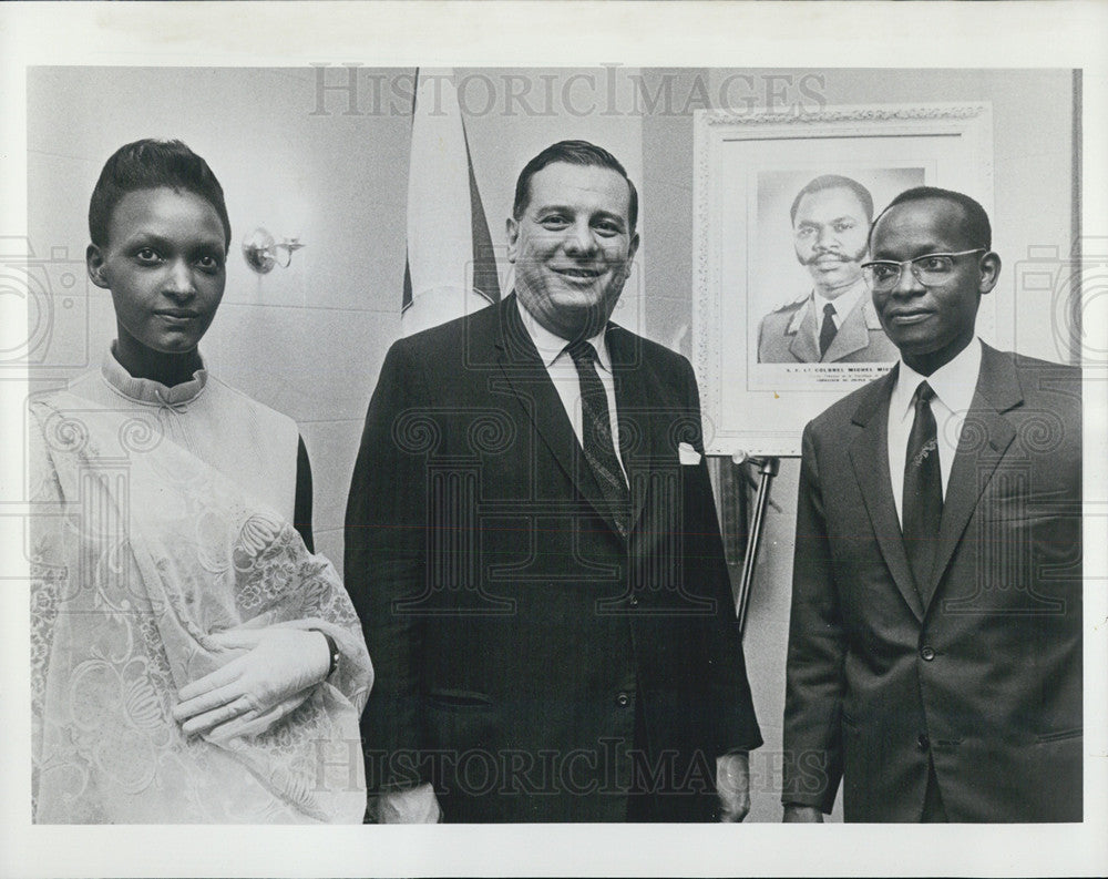 1968 Press Photo Madame Nzanze, Dr. Jay Schmidt, Embassador, Terence Nzance - Historic Images