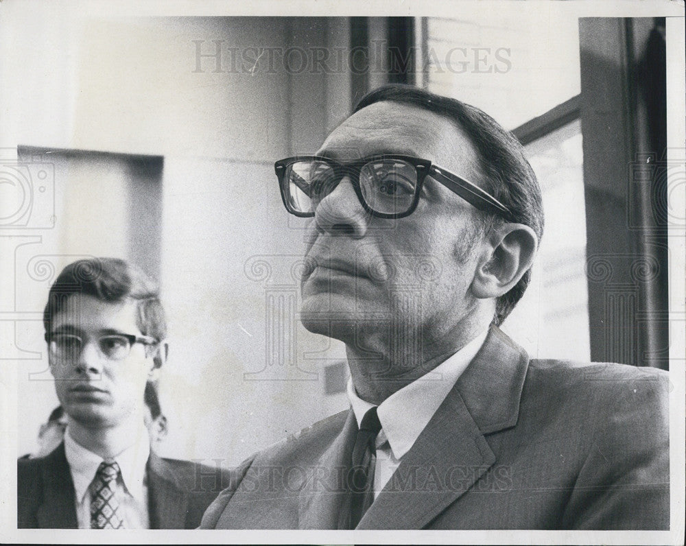 1968 Press Photo Carl Nusbaum Sheridan General Hospital Administrator At Hearing - Historic Images