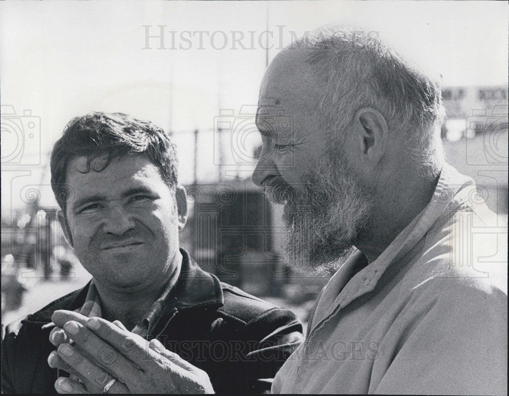 1971 Press Photo Harvey Mitchell Jack Nyholm Lake Michigan adrift boat storm - Historic Images