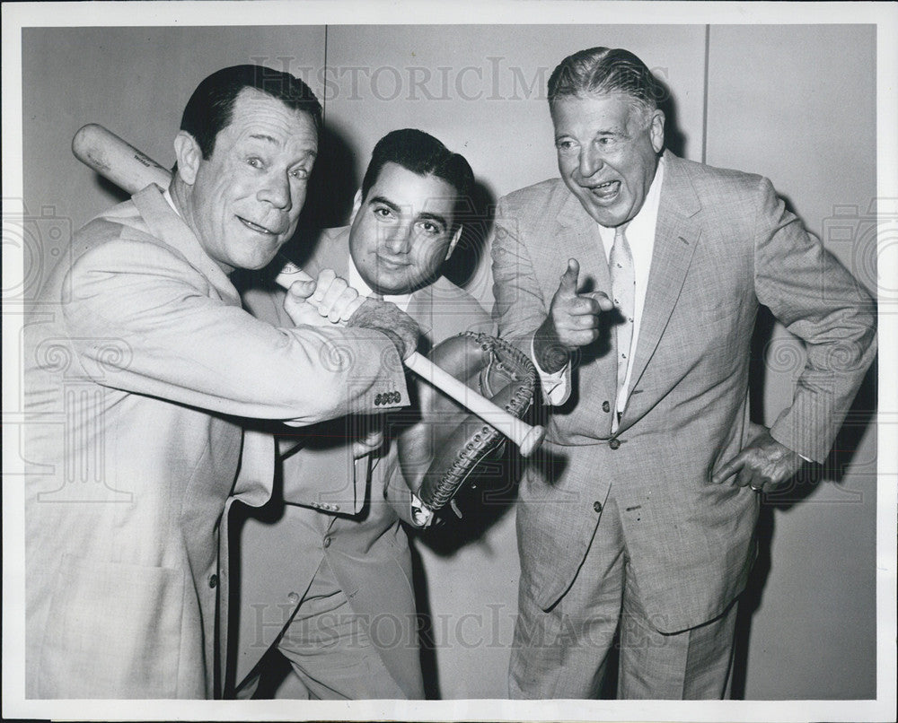 1957 Press Photo of American actor / comedian Joe E. Brown and Warren Oakes - Historic Images